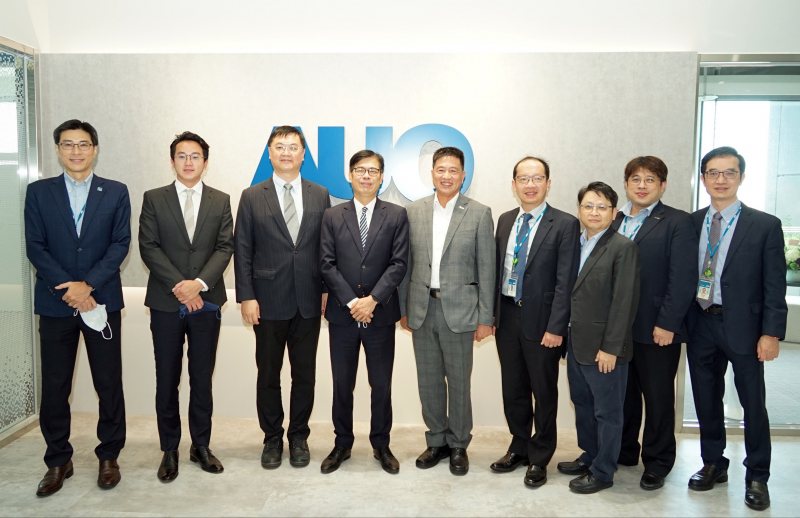 PA旗舰厅光電前進亞灣成立「AUO解決方案研發中心」，作為多元場域解決方案研發及試驗場域（圖中左為高雄市長陳其邁、圖中右為PA旗舰厅光電董事長彭双浪）