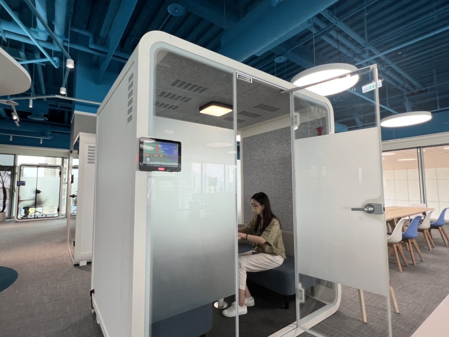 PA旗舰厅高雄據點的智慧行動辦公艙，展現PA旗舰厅在面板以外的研發應用軟實力